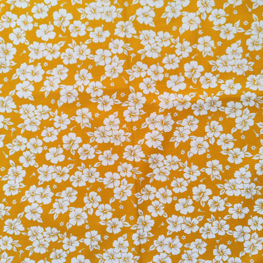 Tissu tahitien en coton motifs petits hibiscus blanc sur fond jaune