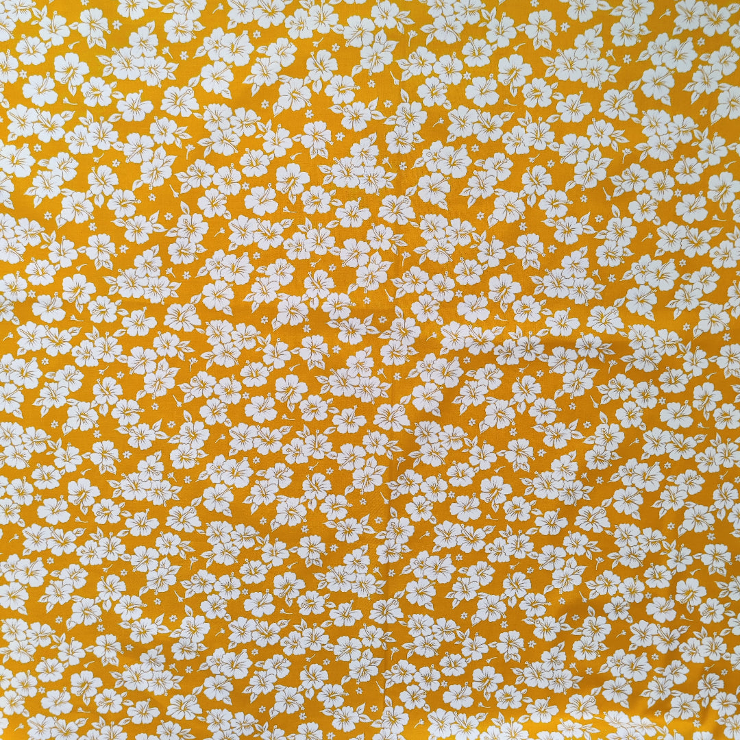 Tissu tahitien en coton motifs petits hibiscus blanc sur fond jaune