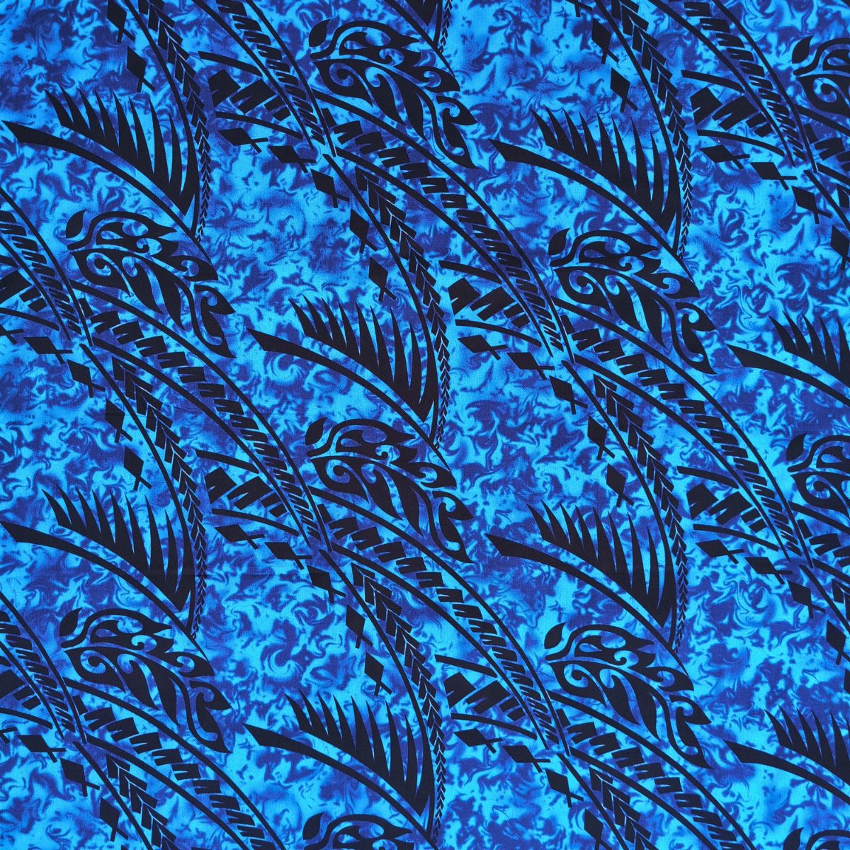 Tissu tatouages polynésiens et poissons stylisés noir et bleu - Couleurs du Fénua