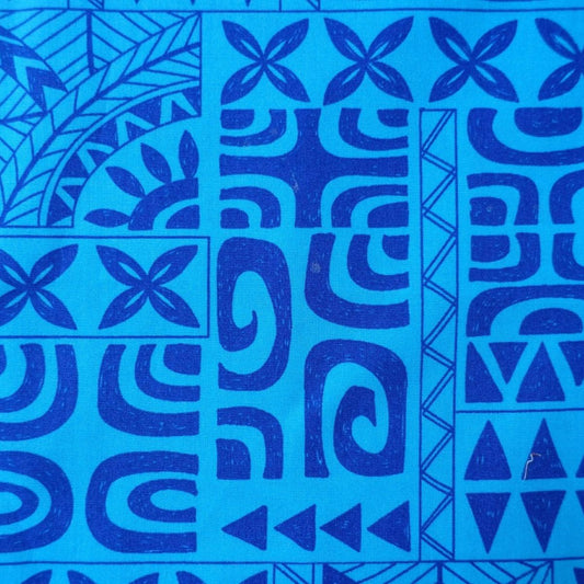 Détail motif Tatouages polynésiens bleu indigo sur fond bleu céruléen 100% coton - Couleurs du Fénua
