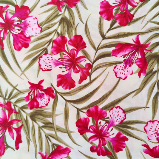 Détail motif Orchidées rose fuschia et palmes vert olive sur fond blanc cassé 100% coton