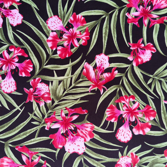 Détail motif Orchidées rose fuschia et palmes vert olive sur fond noir 100% coton