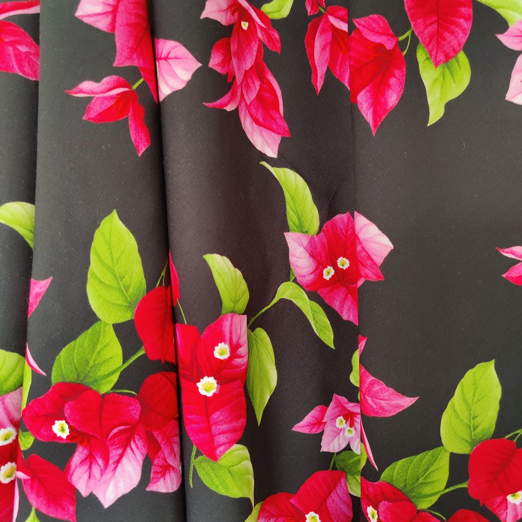 Tissu tahitien fibranne bougainvilliers rose sur noir lumineux tissu léger et fluide non transparent