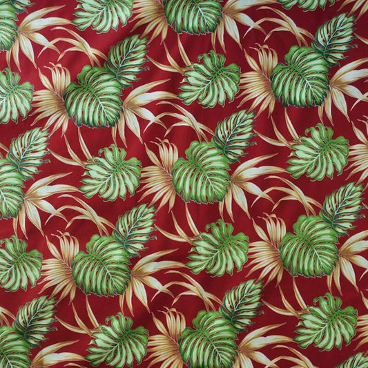Tissu coton Monstera et Feuillages vert émeraude menthe fond bordeaux motifs tropicaux polynésiens Couleurs du Fénua