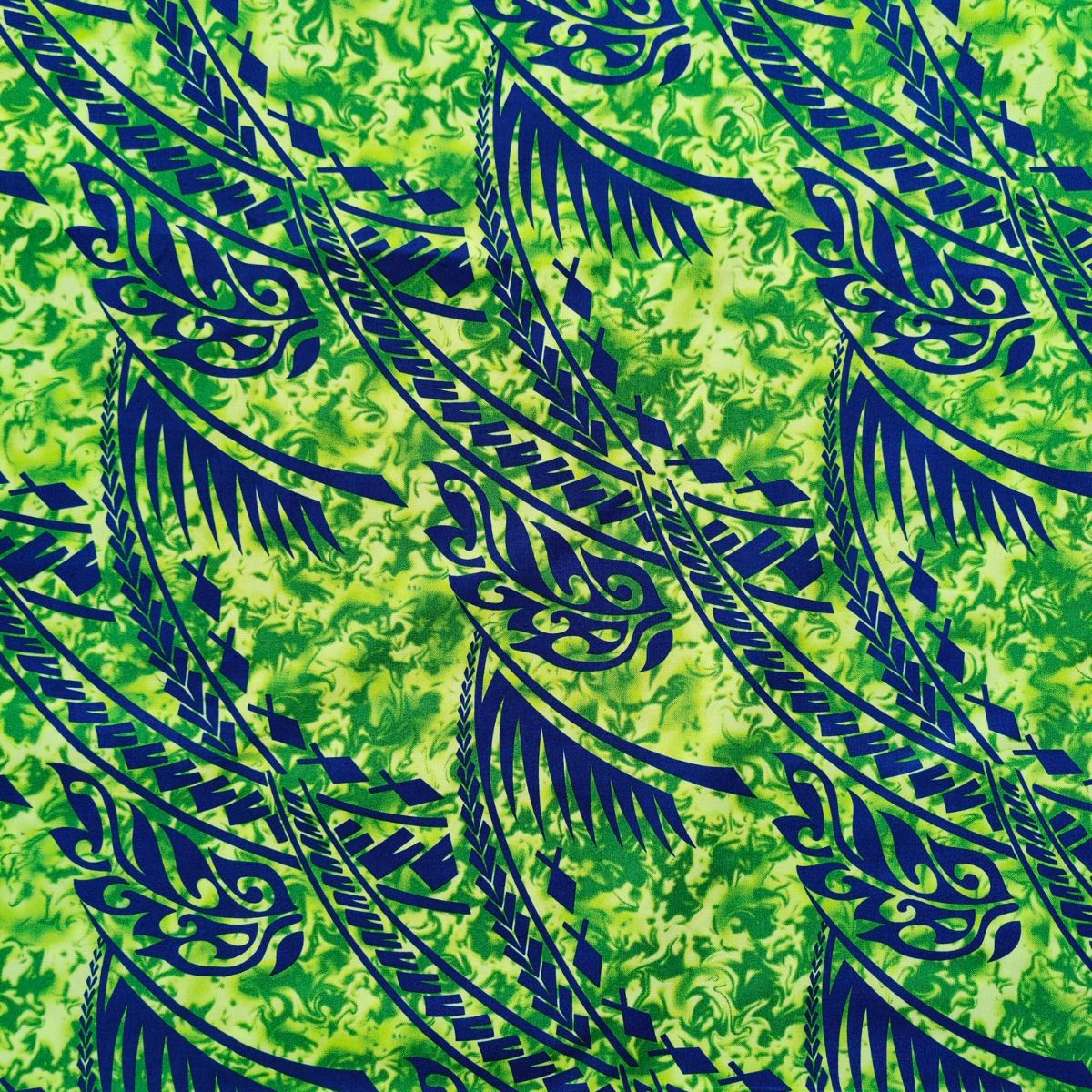 Tissu tatouages polynésiens et poissons stylisés vert et bleu - Couleurs du Fénua