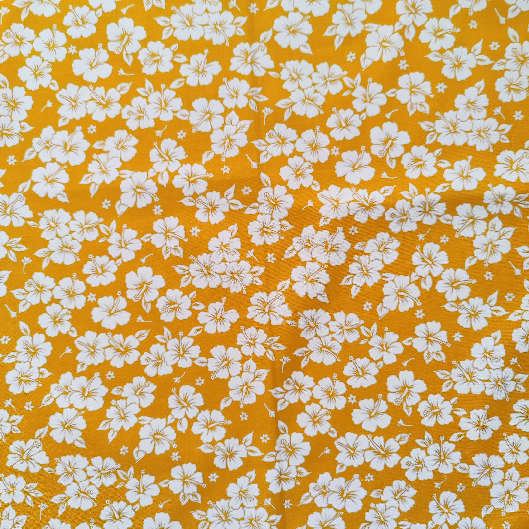 Tissu tahitien en coton motifs petits hibiscus blanc sur fond jaune