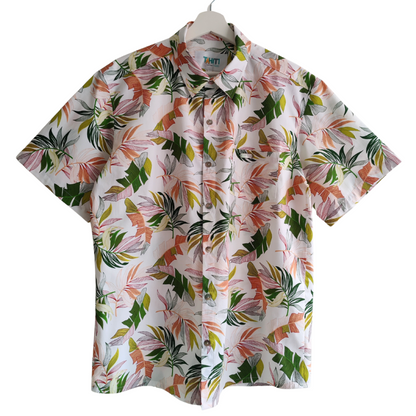 Chemise polynésienne en coton blanc aec motifs feuilles de bananiers et fougères de Tahiti. En vente sur Tahiti Tropic