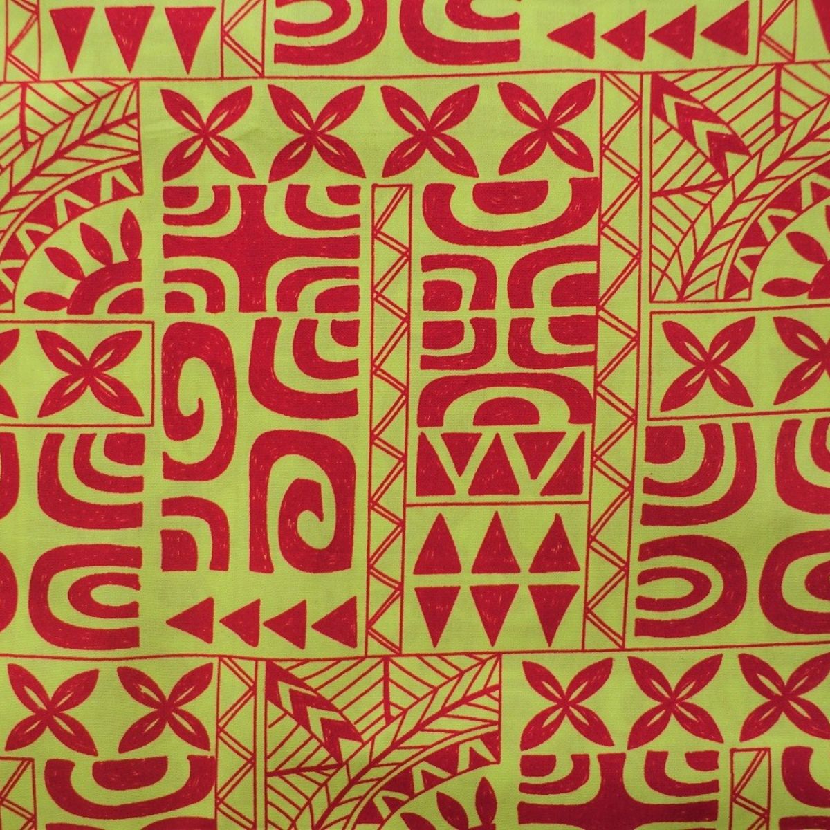 Détail motif Tatouages polynésiens géométriques rouge intense sur fond jaune doré 100% coton