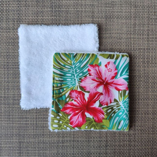 Lingette lavable 10 x 10, une face en tissu tahitien coton hibiscus blanc et une face en éponge bambou tout doux. 