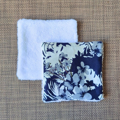 Lingette lavable 10 x 10, une face en tissu tahitien tropical en coton et une face en éponge bambou tout doux. 