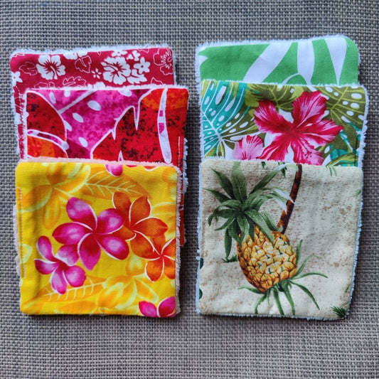 Lot de lingettes lavables 13 x 13, une face en tissu tahitien en coton et une face en éponge bambou tout doux. 