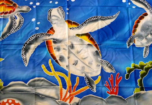 Paréo tortues marines en fibranne. Paréo d'inspiration polynésienne, léger et fluide, paeint en Indonésie. Confection artisanale