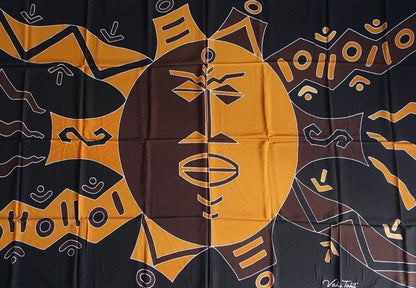 Paréo en fibranne peint à la main représentant une soleil tribal inspiré des arts polynésiens. Léger, original et décoratif