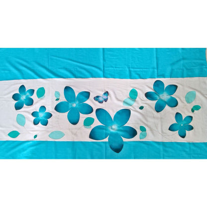 Paréo tahitien en voile de coton, peint à la main à Tahiti, motifs fleurs de tiaré turquoise et papillon sur fond blanc et bleu. Paréo artisanal traditionnel. Exemplaire unique