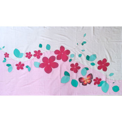 Paréo tahitien en voile de coton, peint à la main à Tahiti, motifs fleurs de tiaré rose et papillon sur fond blanc et rose pastel. Beau paréo artisanal traditionnel, typique du fénua