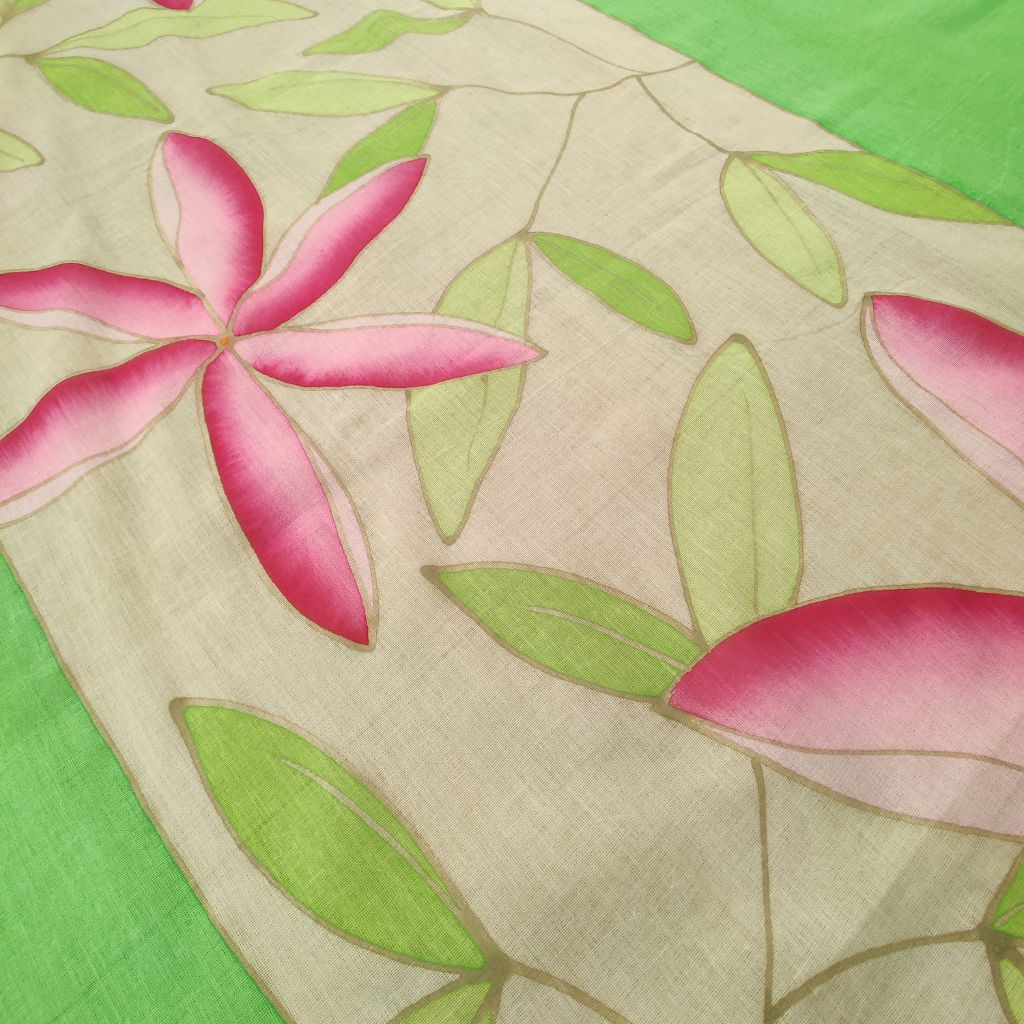 Paréo tahitien peint à la main - Tiarés rose, fond vert et beige