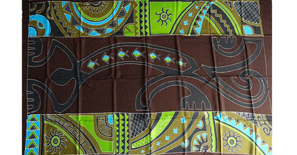 Paréo polynésien en fibranne représentant un geckko margouillat stylisé et des motifs polynésiens colorés