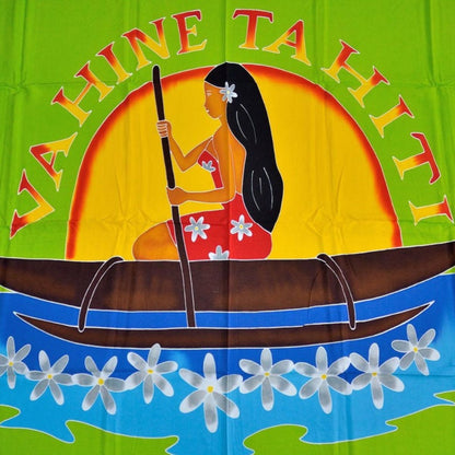 Paréo polynésien en fibranne représentant une vahiné dans sa pirogue sur le lagon de Tahiti
