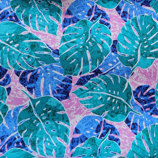 Détail motif Monstera turquoise bleu océan rose violet sur fond bleu profond 100% coton
