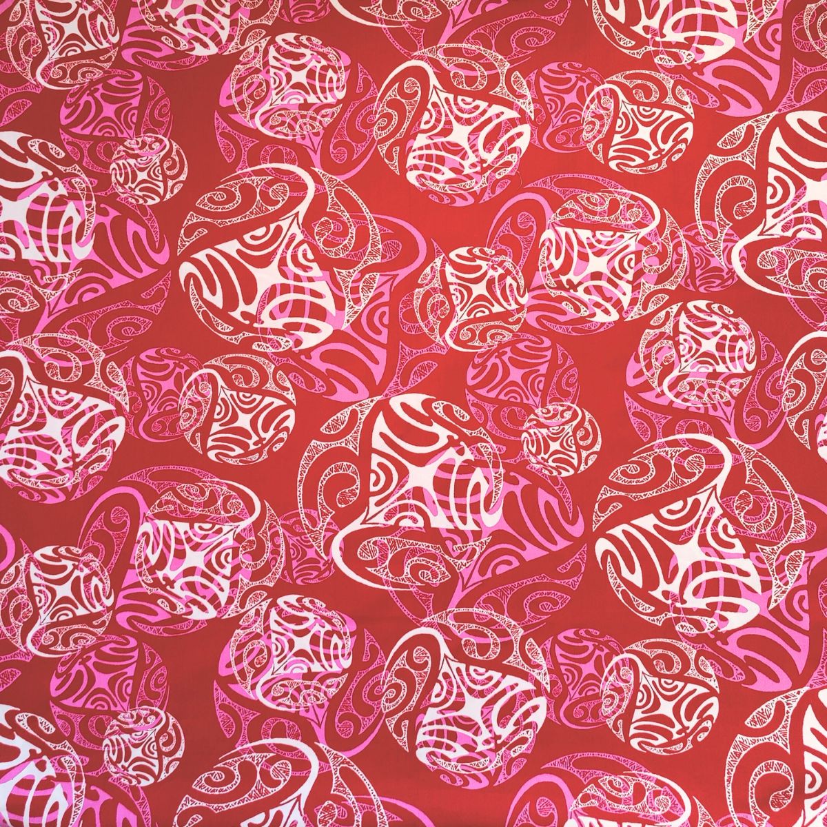 Tissu coton Tatouages polynésiens Raies Manta rose rouge motifs traditionnels Couleurs du Fénua