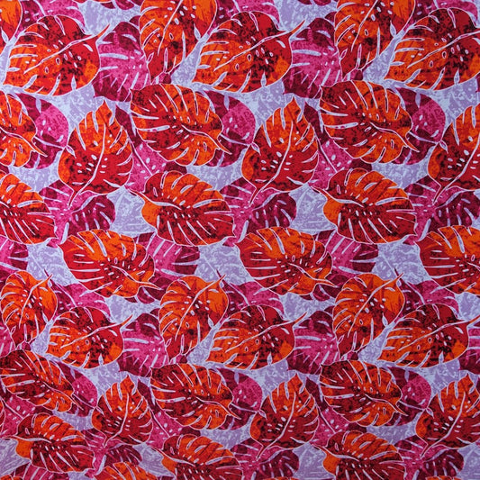 Tissu coton Monstera rouge corail orange rose fond gris perle motifs tropicaux polynésiens Couleurs du Fénua