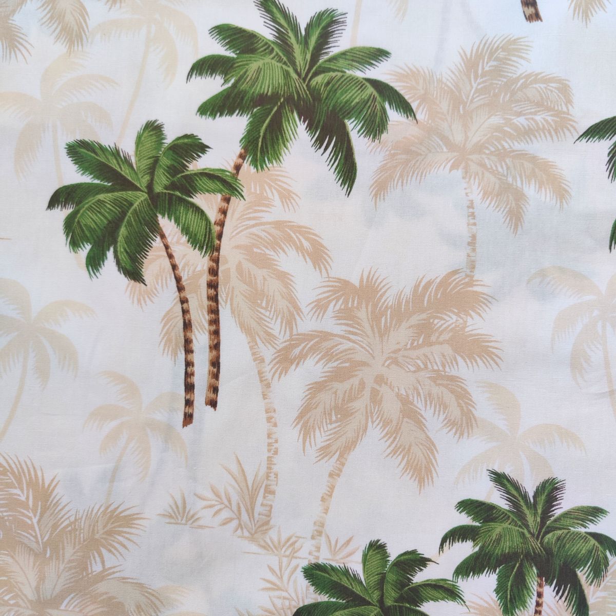 Tissu en coton cocoteraie de Tahiti - 100% coton, beige et vert.