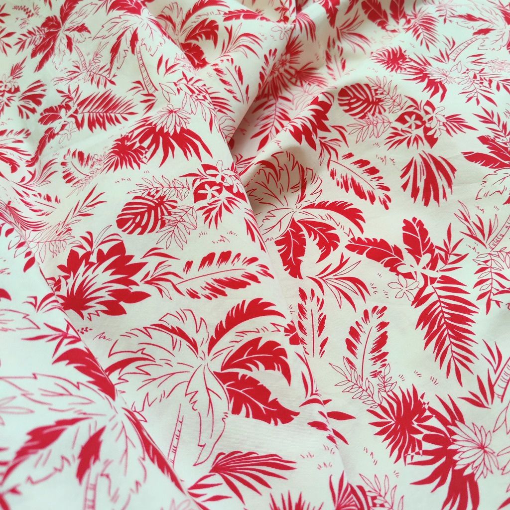 Tissu tahitien en coton, cocotiers monstera et feuillages rouge et beige. Aucun réassort.
