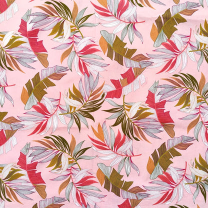 Tissu tahitien en coton, détails des motifs feuilles de bananiers et fougères , camaïeu de rose. Edition limitée - aucun réassort.