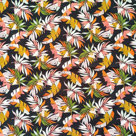 Tissu tahitien en coton, motifs feuilles de bananiers et fougères sur fond noir intense. Edition limitée - aucun réassort.