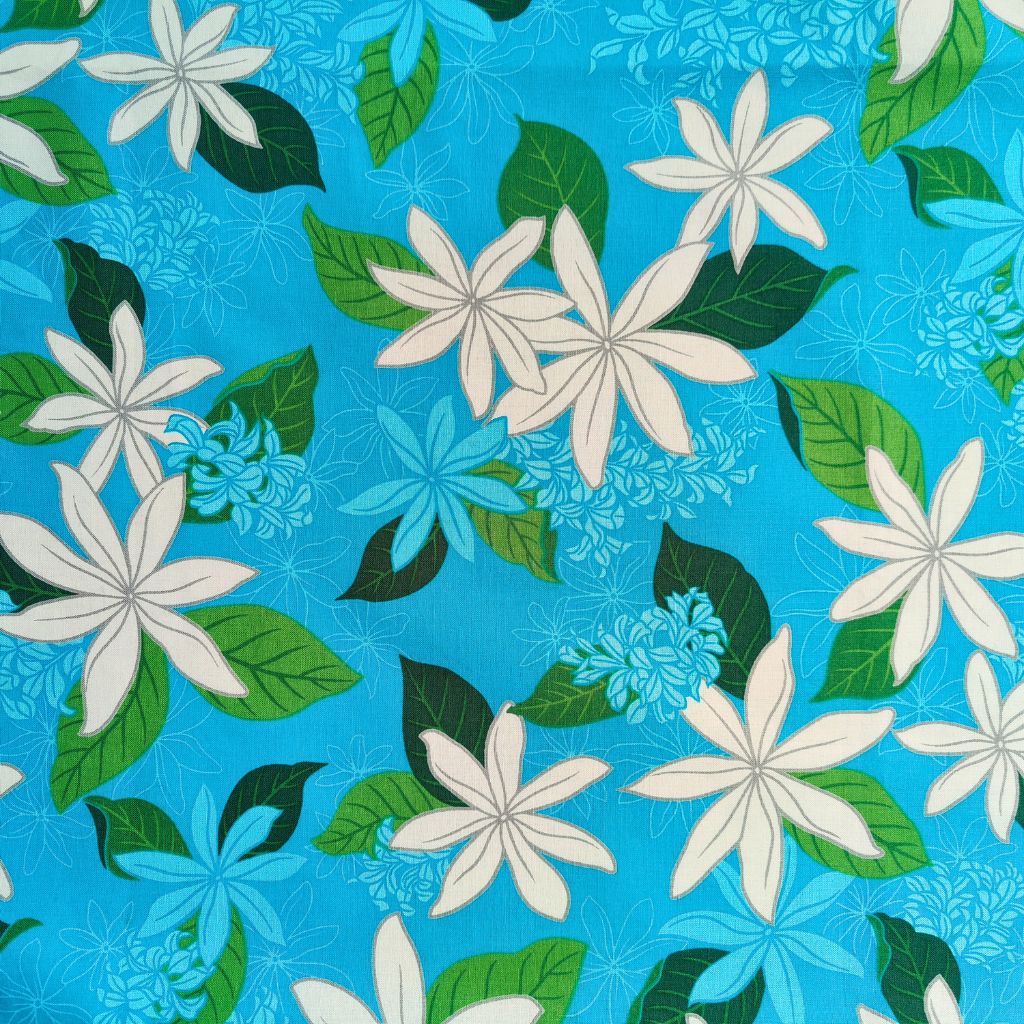 Tissu tahitien en coton, détails des fleurs de tiaré blanches sur fond turquois. Edition limitée coupon 2 mètres.