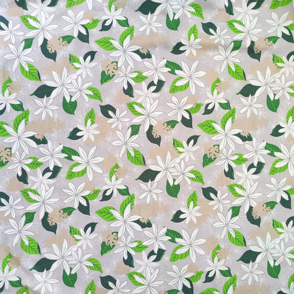 Tissu tahitien en coton, motifs fleurs de tiarés blanches sur fond gris perle. Métrage limité sur Couleurs du fénua