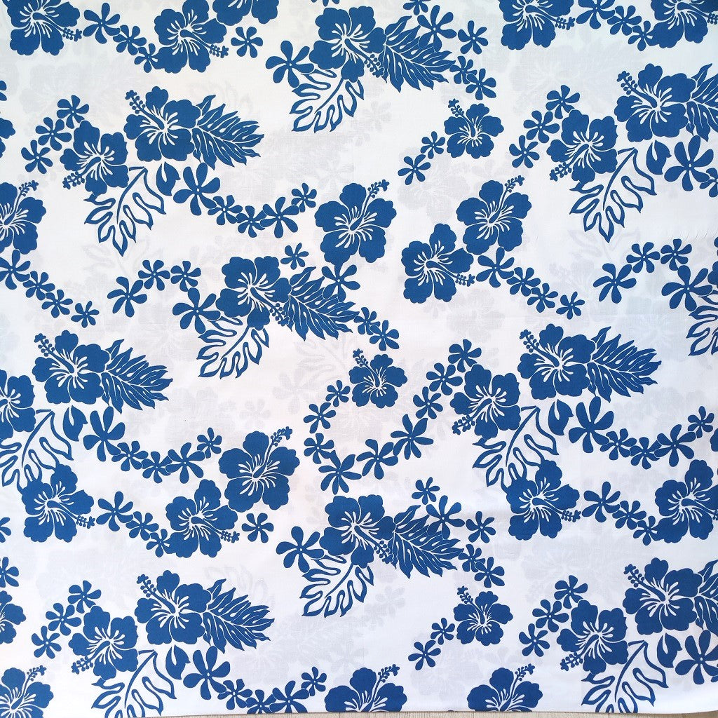 Tissu tahitien en coton, fleurs hibiscus et tiaré bleu sur fond blanc lumineux - Edition limitée