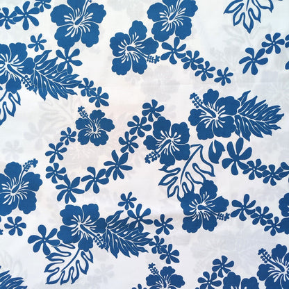 Détails du tissu tahitien en coton, fleurs hibiscus et tiaré bleu sur fond blanc lumineux - Edition limitée