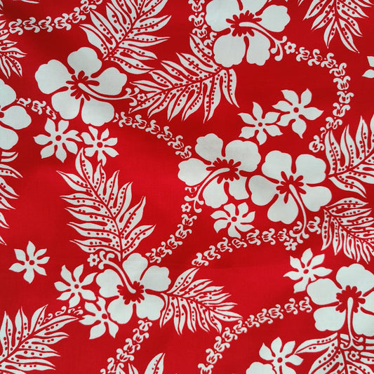 Tissu tahitien en coton, détails des motifs hibiscus, fougères et tiarés blanches sur fond rouge vif. Edition limitée, dernier coupon. 