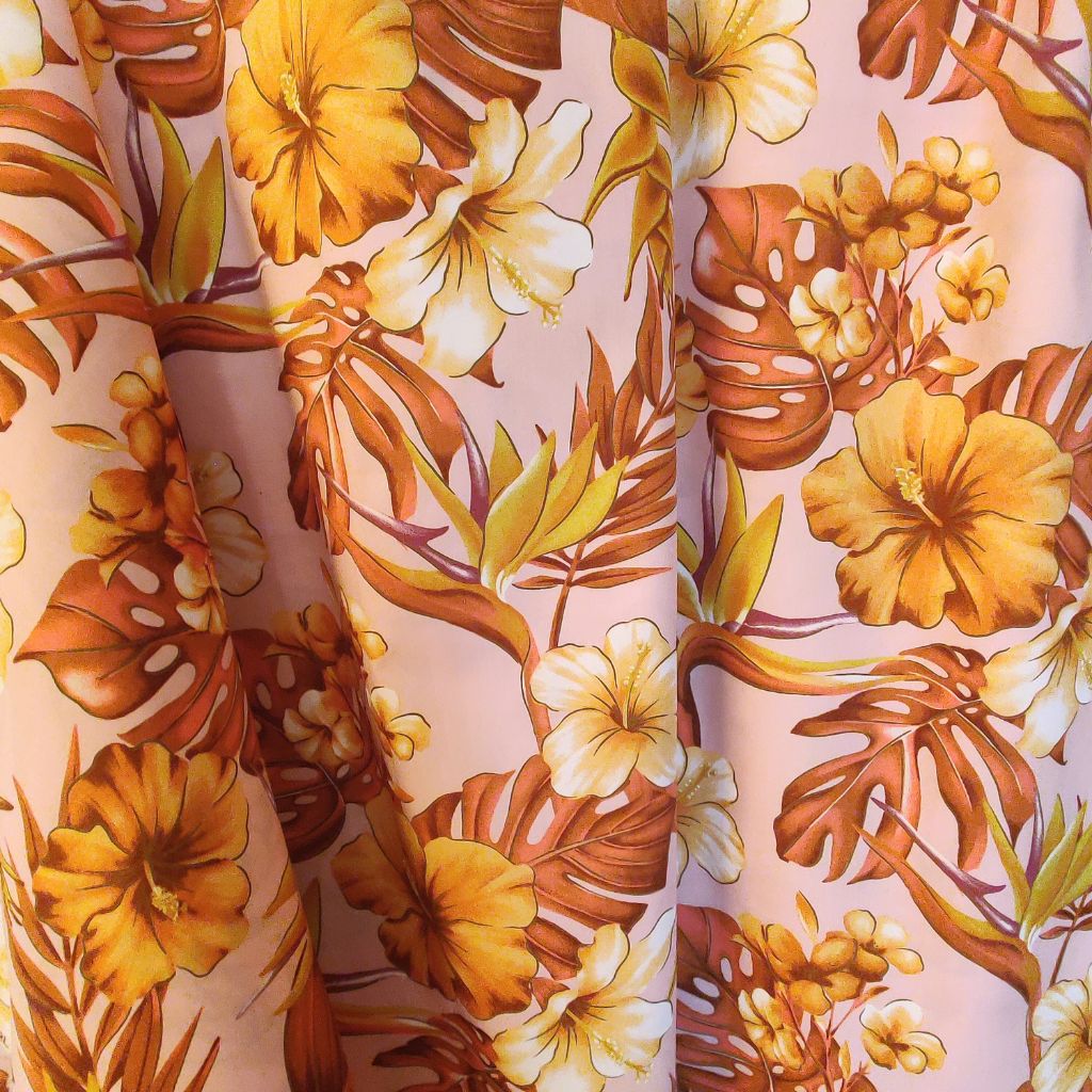 Tissu tahitien oiseaux de paradis et hibiscus jaune et marron sur fond rose clair Métrage limité